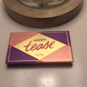 Incredible mini TARTE eyeshadow palette
